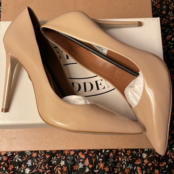 Steve Madden size 9.5 heel is over 4” - Picture 6 of 6